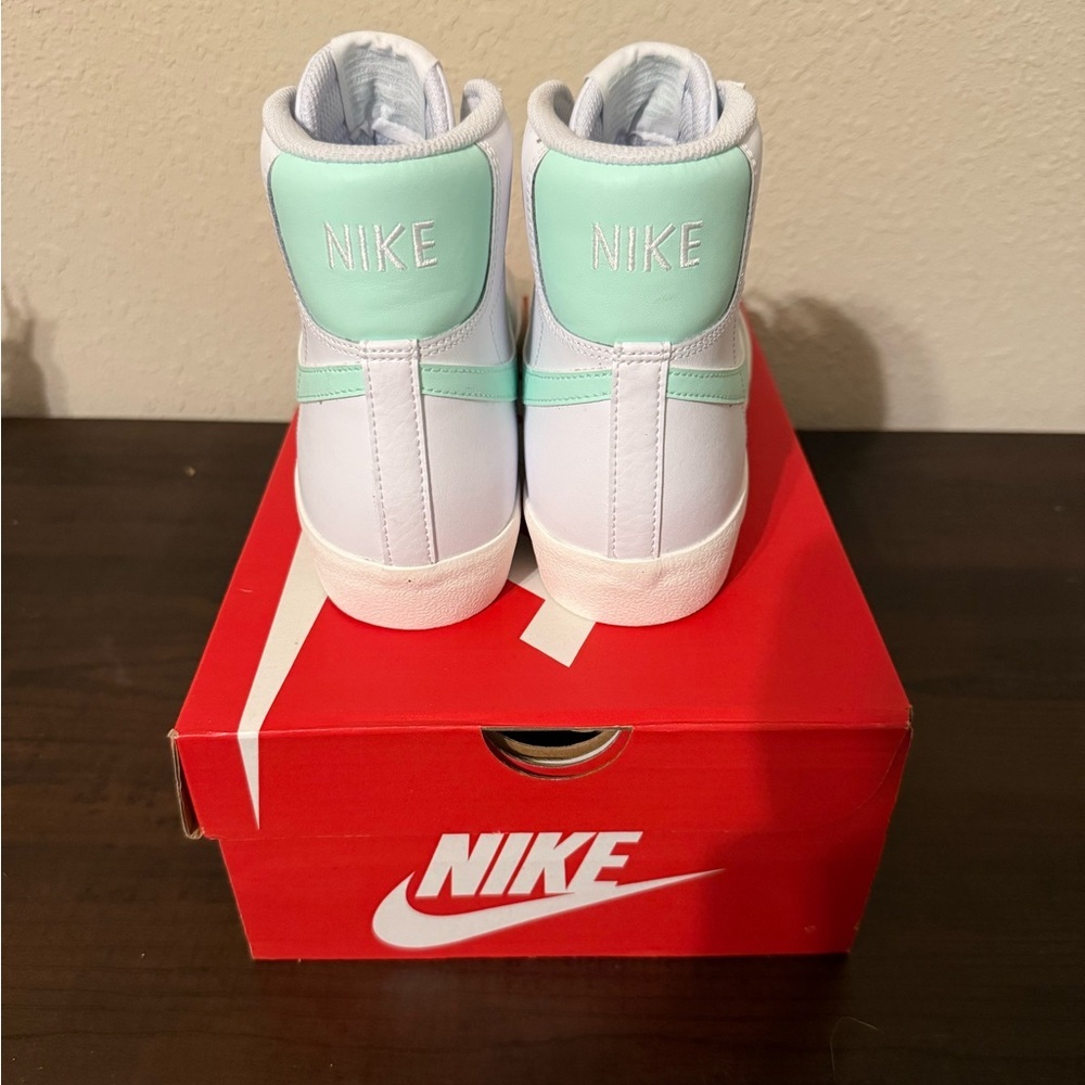 Nike Kids' Grade School Blazer Mid '77 Shoes - Picture 4 of 6